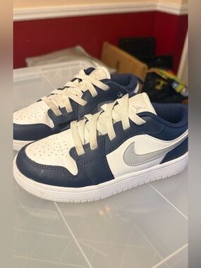 Nike Kids Low-Top Sneakers - Navy, White, Light Gray